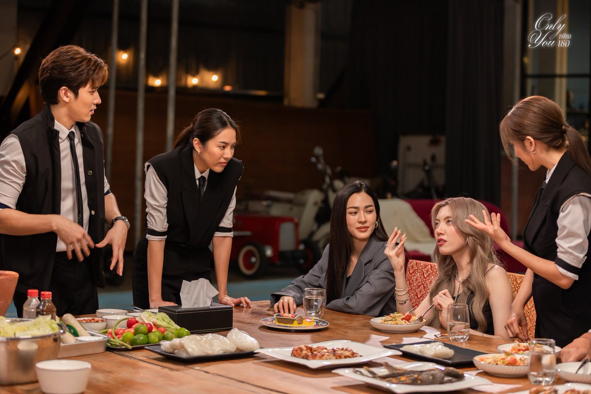 เชิญคุณ VIP นั่งก่อนนะคะ เดี่ยวทีมบอดี้การ์ดดูแลเอง

อยากทานอะไร ชอบรสไหน บอกพวกเราได้เลย 🍗🥓🥗🥙🌯🫕

#OnlyYouTheSeries #เพียงเธอ 
#หลิงออม #LingOrm

<a href="/linglingsirilak/">linglingsirilak</a> <a href="/ormmormm/">orm kornnaphat🌈</a> 
<a href="/paswitchsmith/">Smithpaswitch</a> <a href="/thanchanok_nene/">☀️Nene Thanchanok🌻</a> <a href="/mae_nisachon/">Maenisa</a>