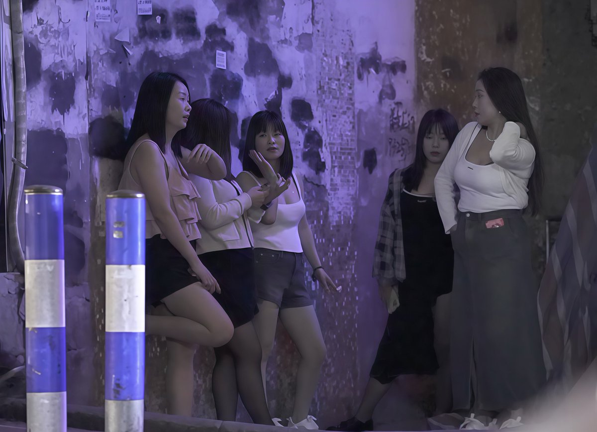 低至三十块就可以无套内射!很多年龄大的站街女为了吸引顾客,在交易的时候基本没有任何的安全措施!顾客多是中老年人!
前几天看了一篇报道,世卫组织调查说老年人成为艾滋病高发人群!
X友们一定要注意! https://t.co/jta9c1UjSd