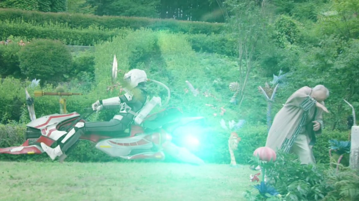 ย้ชชช่าลัคคคกกี้ ! ! เที่ยงแล้วอย่าลืมกินข้าวด้วยนะ 

 และ สำหรับแคมป์พรุ่งนี้อย่าลืมเตรียมตัว เตรียมของกันด้วย ส่วนฉันจะเอาสกูตเตอร์ไปเที่ย.... เอ้ย ซ่อมหน่อย !