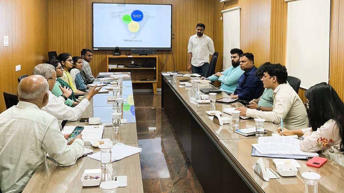 CoE_on_WM's tweet photo. Bengaluru on 25 April, 2025 and had discussion of advisory generation in Karnataka and its dissemination with the Consultants and the research staff of MWAAS, CoE-WM. (2/2)
#collaboration #coewm #mwaas #gkvk #uas #watershed #wddkarnataka #irma #rural #development #agromet https://t.co/lGQQORWyty