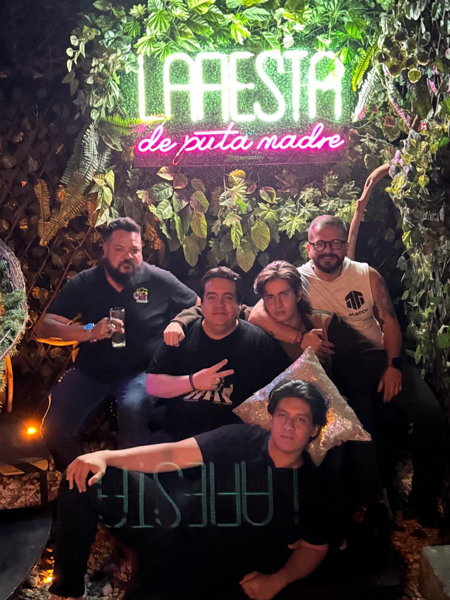charliedelvalle's tweet image. ¡Feliz cumpleaños bro! 🎂 #ALV ✌🏻 #TerrazaALV  #GrupoTalentoRon  #GTR 🇲🇽 (Insurgentes Sur 1544)