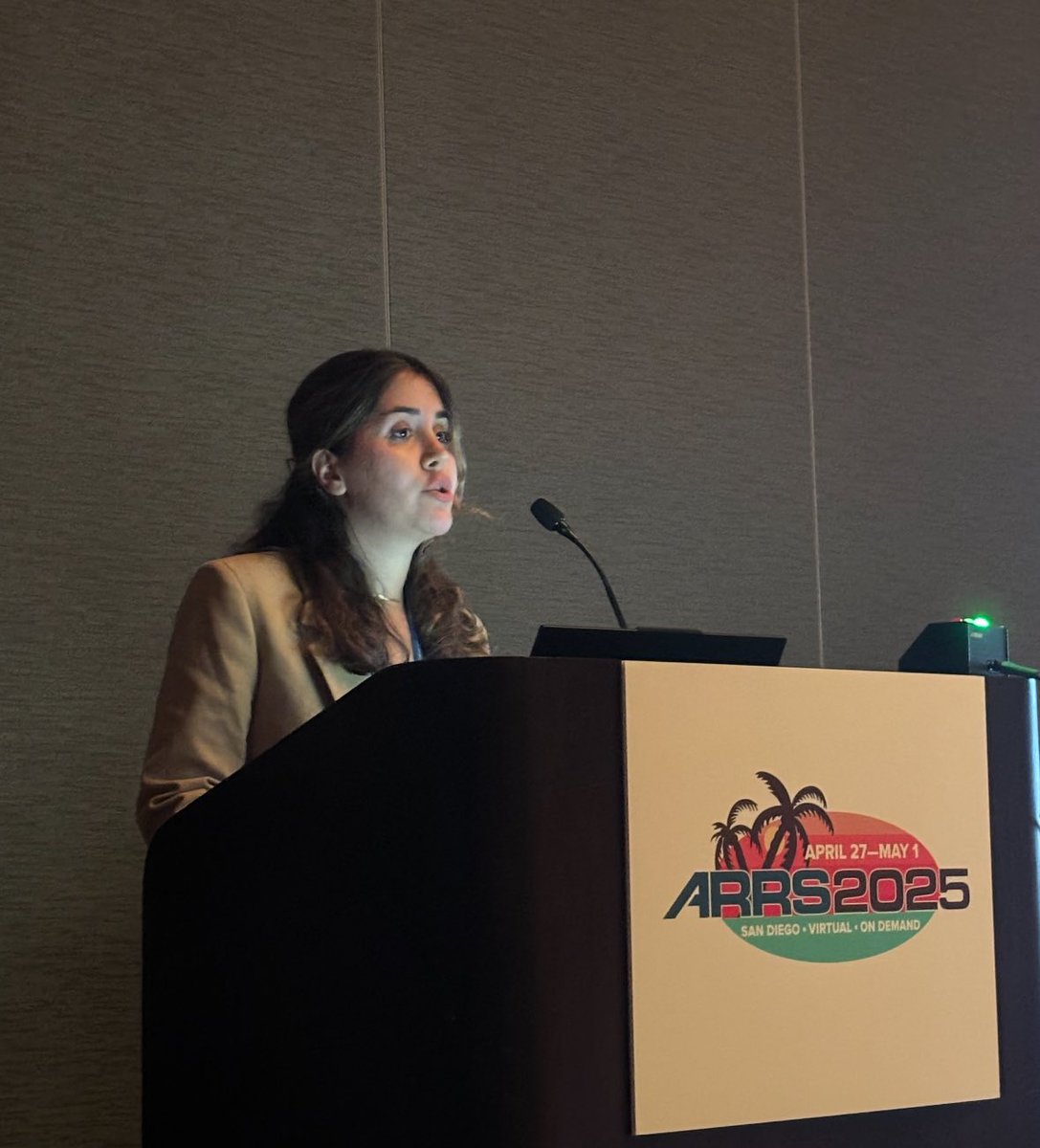 Great experience presenting our research on AI-powered detection of incidental pulmonary embolism at #ARRS25. Exciting to see how AI continues to shape the future of diagnostic imaging.