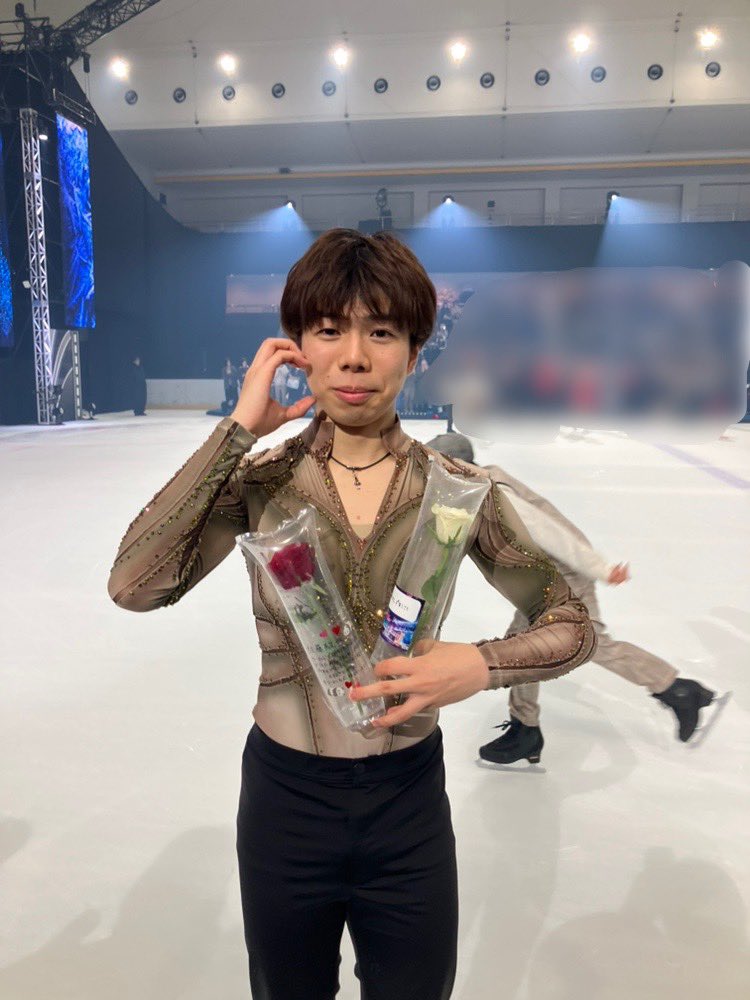 yuisuito776's tweet photo. 話したいこと考えてたんだけど、推しを目の前にしてまともな会話なんかできるはずないので
私「もう体調大丈夫ですか？」
さとしゅん「はい😊」
私「よかった‼️元気いっぱいですか⁉️」
さとしゅん「あっ、ハイ😅元気です😅」
という会話をして、勢いに若干引かれて、終わりました(ハートしてもろた) https://t.co/nstjwUeQzd