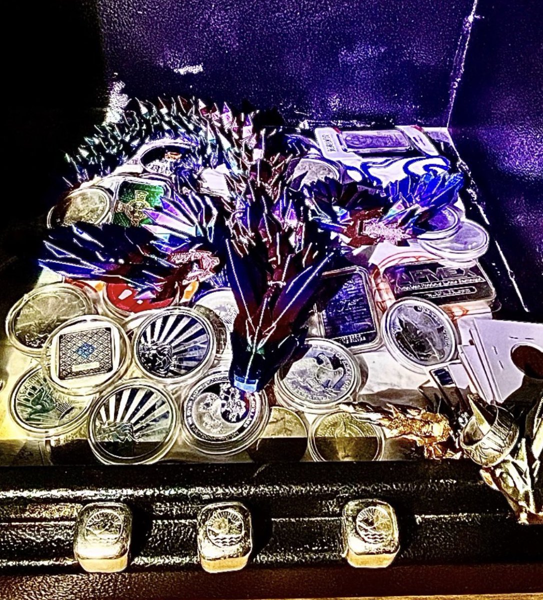 Here’s todays community post !   Let the sunshine ☀️ 

#silver #gold #Invest #silversqueeze #silvercoins #Goldcoins #silverPrice #goldprice #money #stacking #silverbars