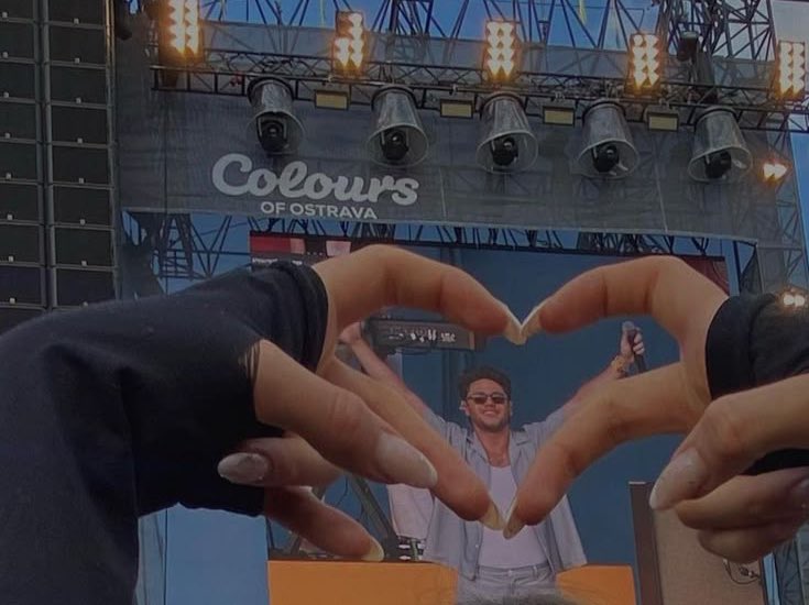 “lovers. its a bit more… us” ❤️