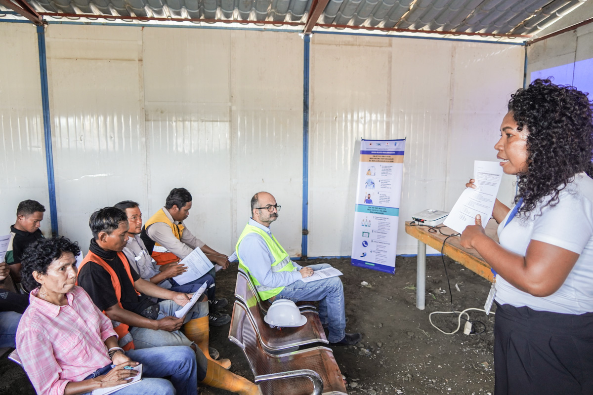 UNDPTimorLeste's tweet image. 🌟 On 22 April, UNDP, with financial support from @JapanGov, held a training on Gender Sensitivity &amp;amp; Prevention of Harassment under the RTTL Project. 🏢🎥
20 participants joined to promote respect, dignity &amp;amp; equality at work. 👥✨
#GenderEquality #SafeWorkplace #UNDP #TimorLeste
