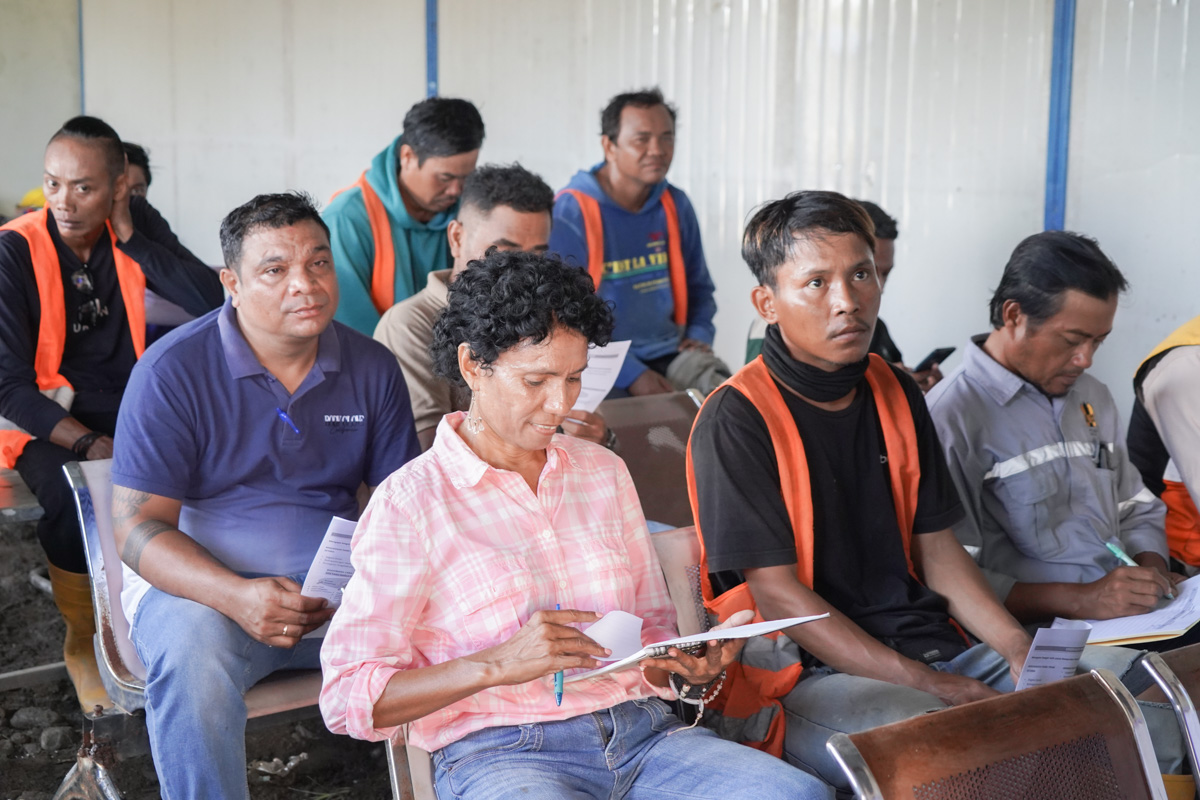 UNDPTimorLeste's tweet image. 🌟 On 22 April, UNDP, with financial support from @JapanGov, held a training on Gender Sensitivity &amp;amp; Prevention of Harassment under the RTTL Project. 🏢🎥
20 participants joined to promote respect, dignity &amp;amp; equality at work. 👥✨
#GenderEquality #SafeWorkplace #UNDP #TimorLeste