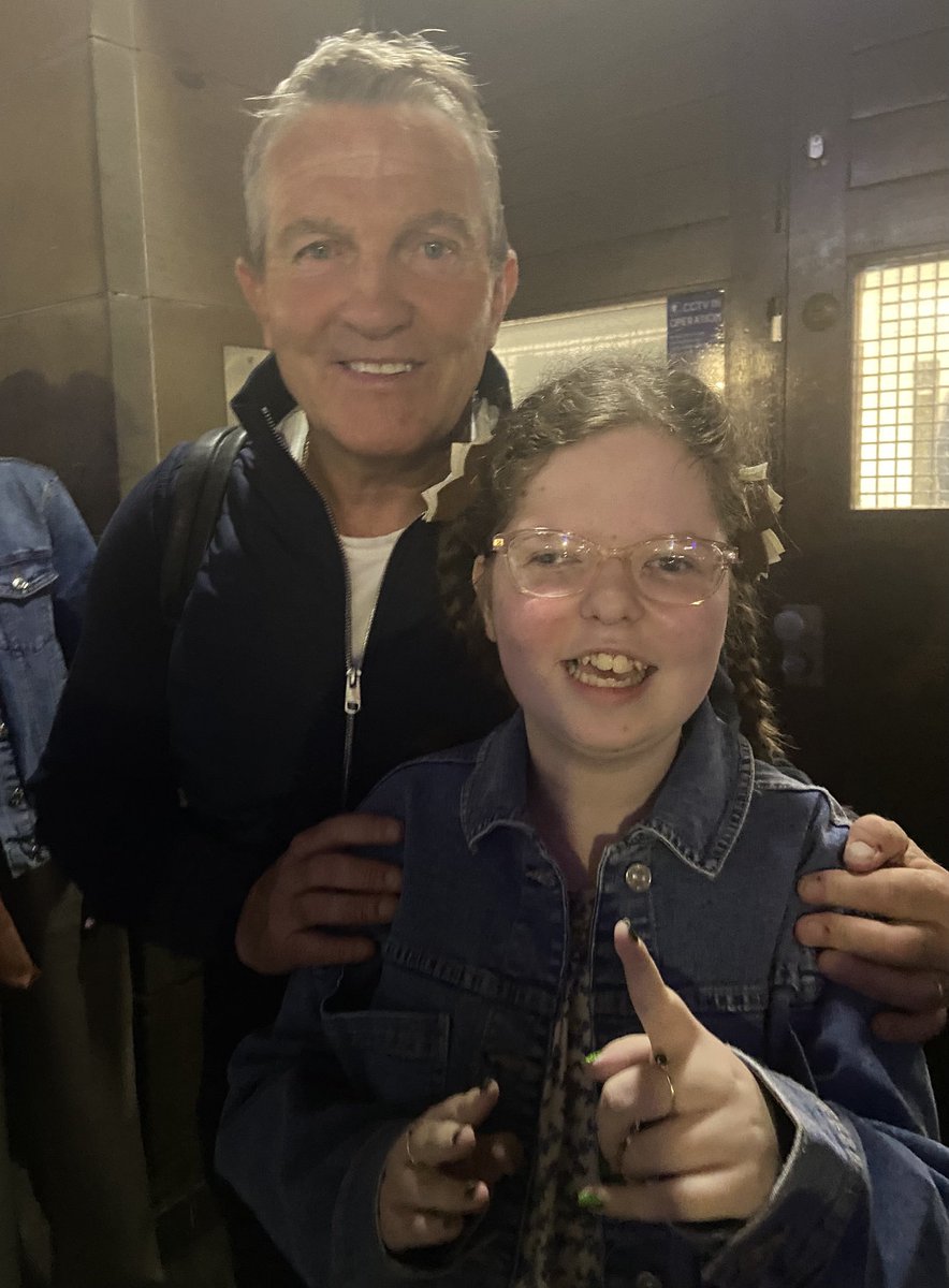 What a night! When your daughter finally meets her Hero!! 🦸  Worth not getting home till half 12 ! #bradleywalsh #walshy #TheChase #bradders #biggestfan #thepratpack #glasgow #2025