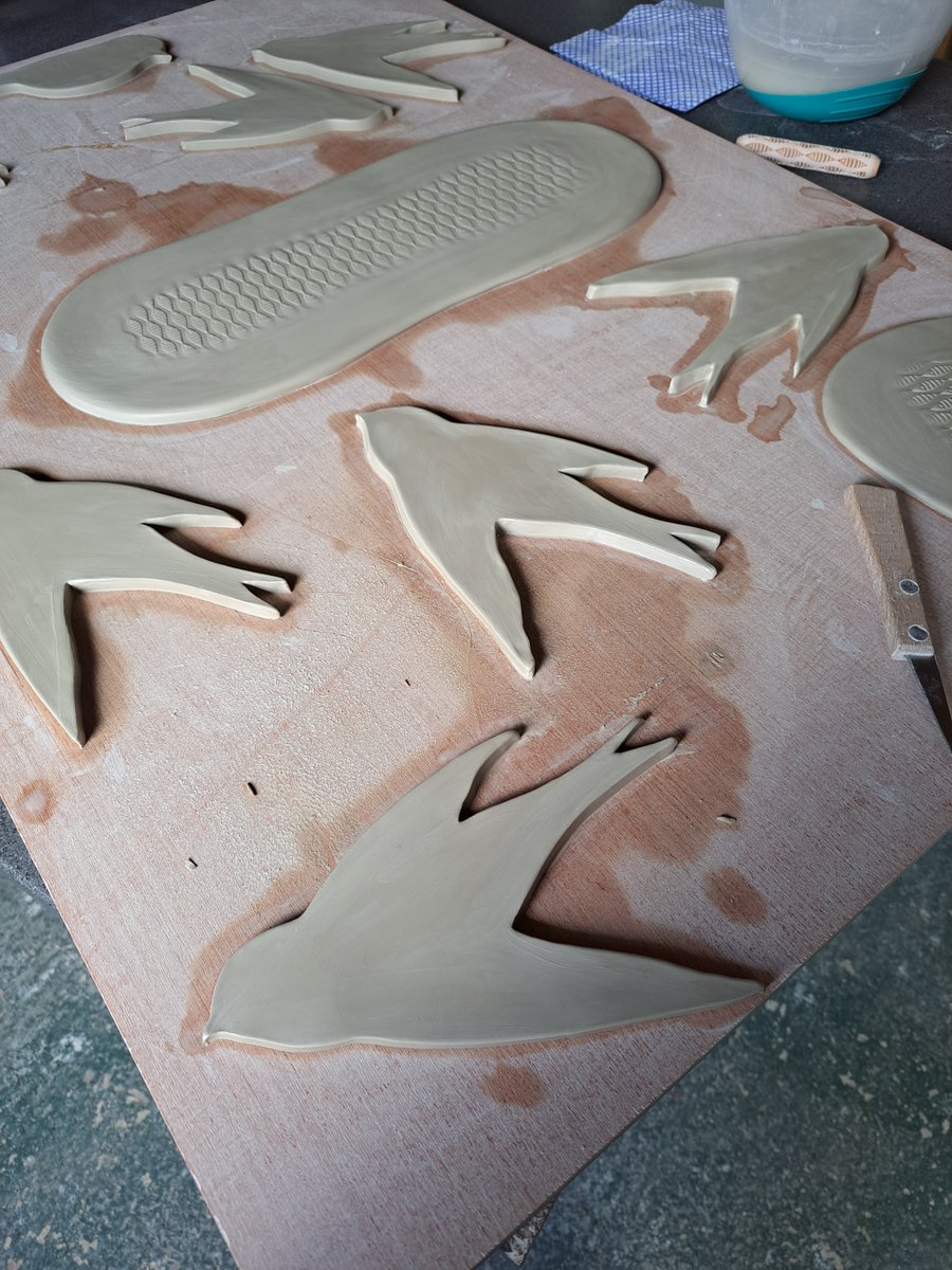 hedgelayerswife's tweet photo. The swallows are returning to nest ❤️ #swallows #handmadepottery #stonewareceramics #inspiredbynature #madeinsuffolk #designermaker #countryside #birdsofinstagram #potterystudio https://t.co/QGwelVLPtL
