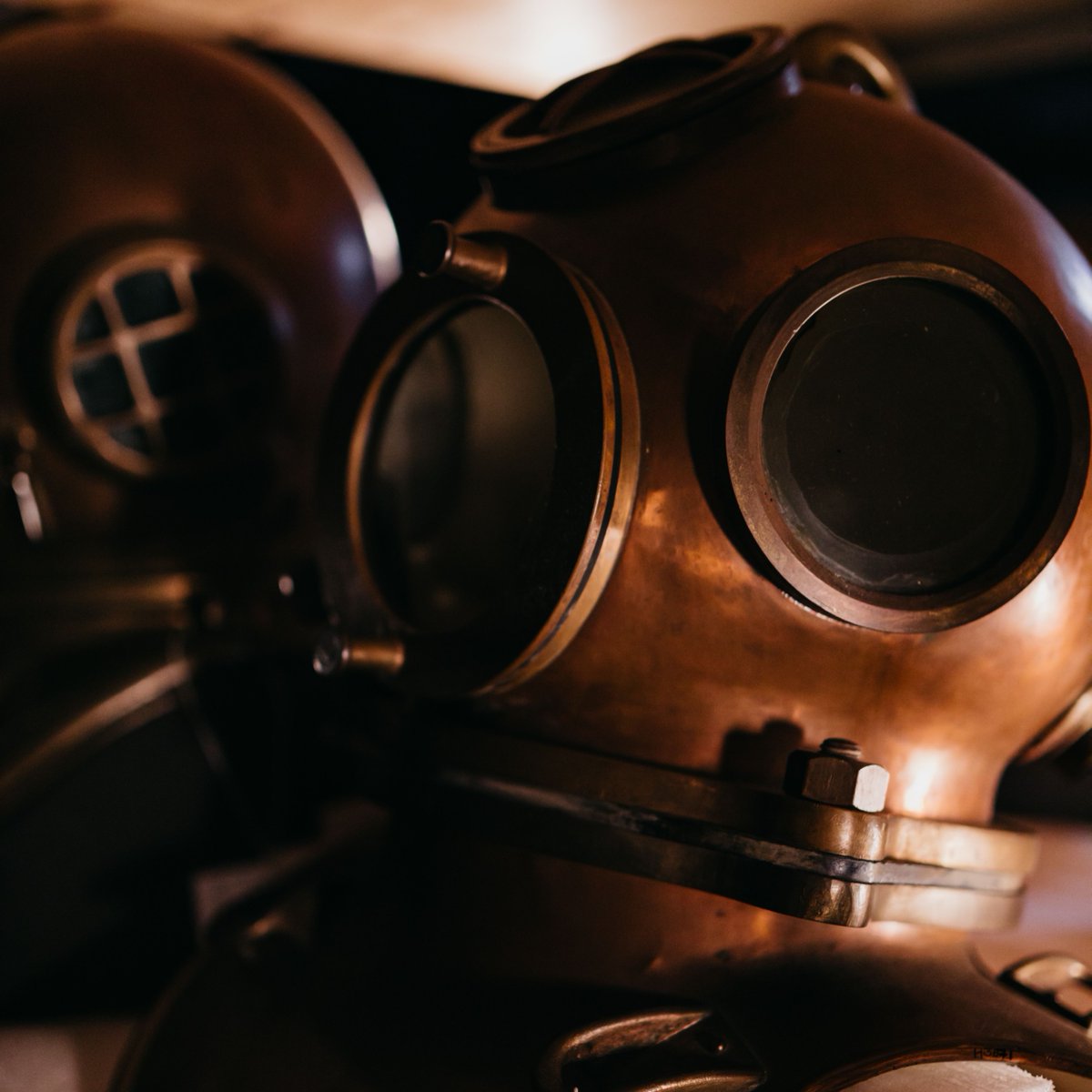 Join us for Collections Uncovered - a series of exclusive, expert-led tours. Discover the evolution of dive technology, learn about historical innovations and explore significant artefacts from our collection. 📅 Sat 10 May | 🎟️ $40 per person | Book now! bit.ly/4jLVQrG