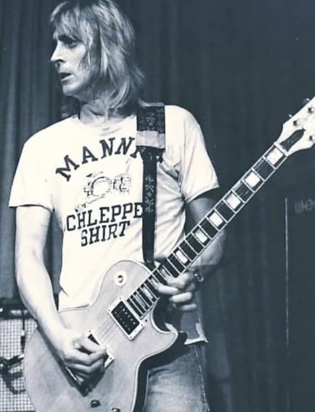 lemonglad's tweet photo. #RIPMickRonson 
 
今日はミック•ロンソンの命日（1946.5.26-1993.4.29）

1990年にイアン•ハンターと来日の予定があって行く気満々だったけど、中止になってしまってその願いも叶わず残念です😢

Mick Ronson, Ian Hunter - American Music 
https://t.co/peuGsSAkI5 https://t.co/vQQcT6f09h