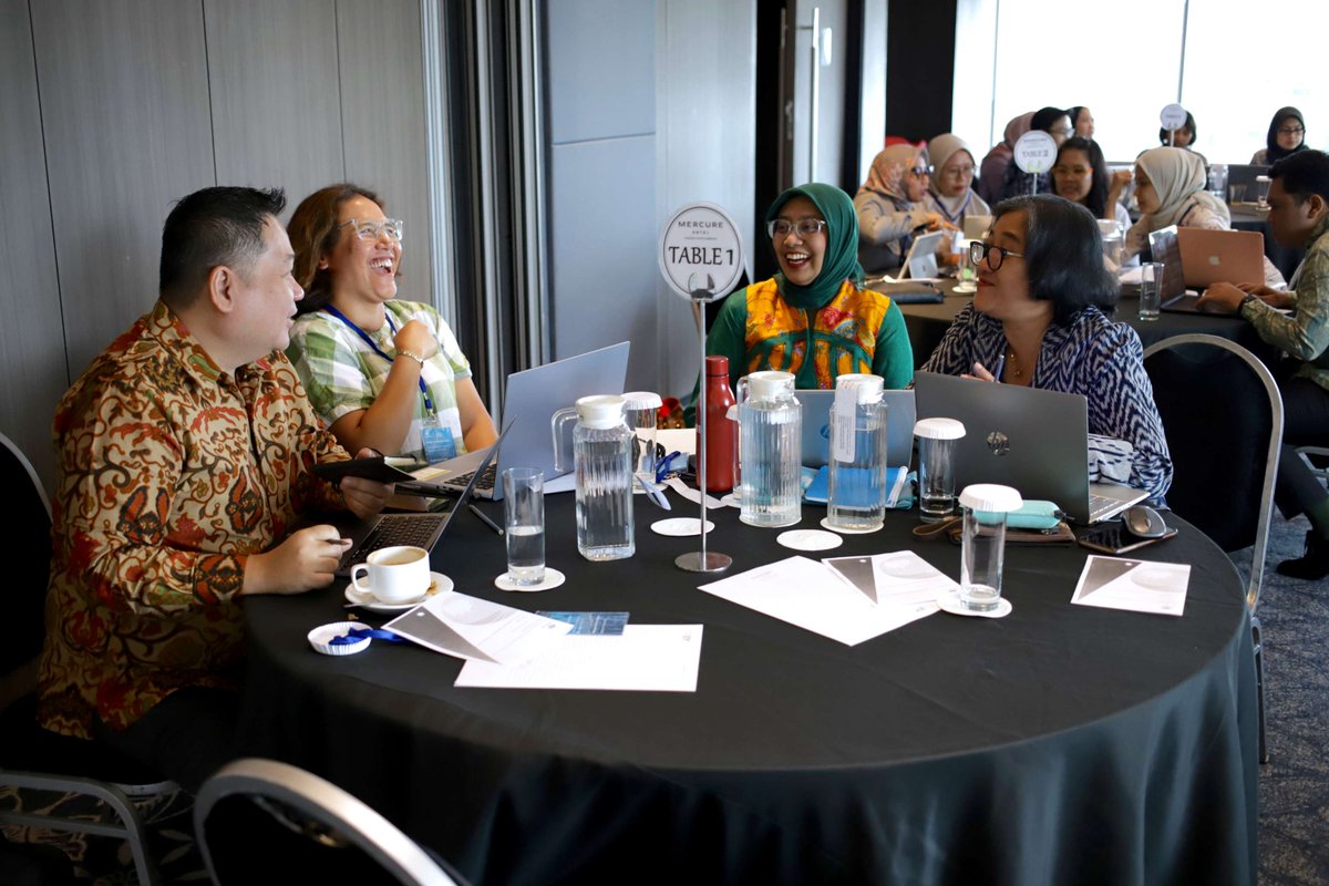 Global Development at UQ (@globaldevuq) on Twitter photo Empowering Indonesian Leaders for Impact in the Pacific! 🇦🇺🤝🇮🇩 The <a href="/AustraliaAwards/">Australia Awards</a> Short Course has successfully concluded, with participants gaining key insights, building networks & preparing to drive change👏Congratulations to all! <a href="/DubesAustralia/">Rod Brazier</a> @DFAT #AustraliaAwards #UQ Empowering Indonesian Leaders for Impact in the Pacific! 🇦🇺🤝🇮🇩 The <a href="/AustraliaAwards/">Australia Awards</a> Short Course has successfully concluded, with participants gaining key insights, building networks & preparing to drive change👏Congratulations to all! <a href="/DubesAustralia/">Rod Brazier</a> @DFAT #AustraliaAwards #UQ