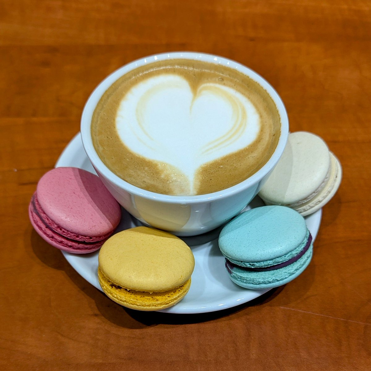 liberec_praz's tweet photo. Sladké pohlazení - makronka a flat white začátek dokonalého dne
Malina, mango, černý rybíz, vanilka
#kava #coffee #kawa #cafe #kaffee #coffeetime #prazirna #roastery #libereckykraj #liberec #libereckaprazirna #visitliberec #vune #kafe #flatwhite #makronky #macarons https://t.co/8Ah3bYf2Ex