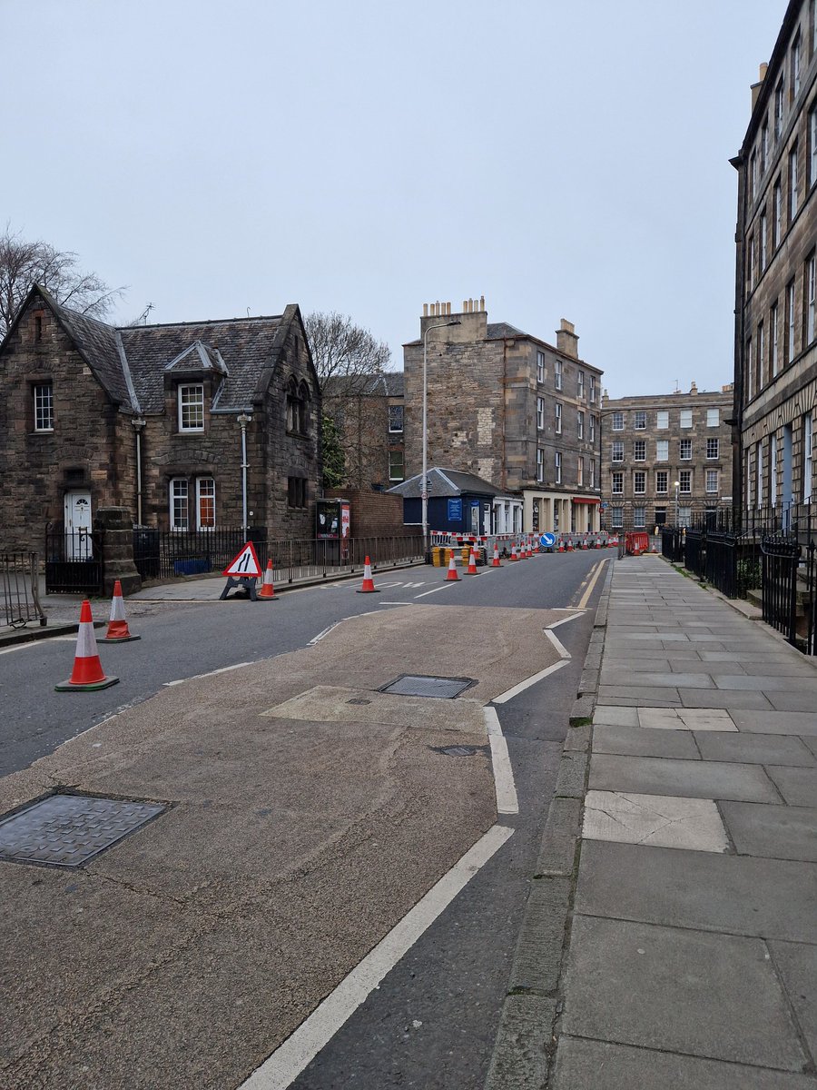stockps_parents's tweet photo. ๐จ From 29 April Hamilton Place will be closed to all traffic from Clarence St to the junction at the bridge/Cafรฉ Nero for 2 weeks. This is to ensure @SGNgas emergency repair works are completed & our @stockbridge_ps community are kept safe ๐ฆบโ ๏ธ @Edinburgh_CC #safeslowstockbridge https://t.co/B5s5OB6yFP