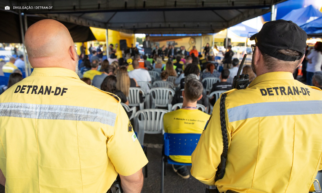 PDNewsBR's tweet photo. Evento com mais de 3 mil alunos da rede pública abre o Maio Amarelo no DF

https://t.co/RfMQ3rb21K

#CICLISTA #CONDUTOR #DESACELERE #MAIOAMARELO #PEDESTRE https://t.co/qh4IlngdII