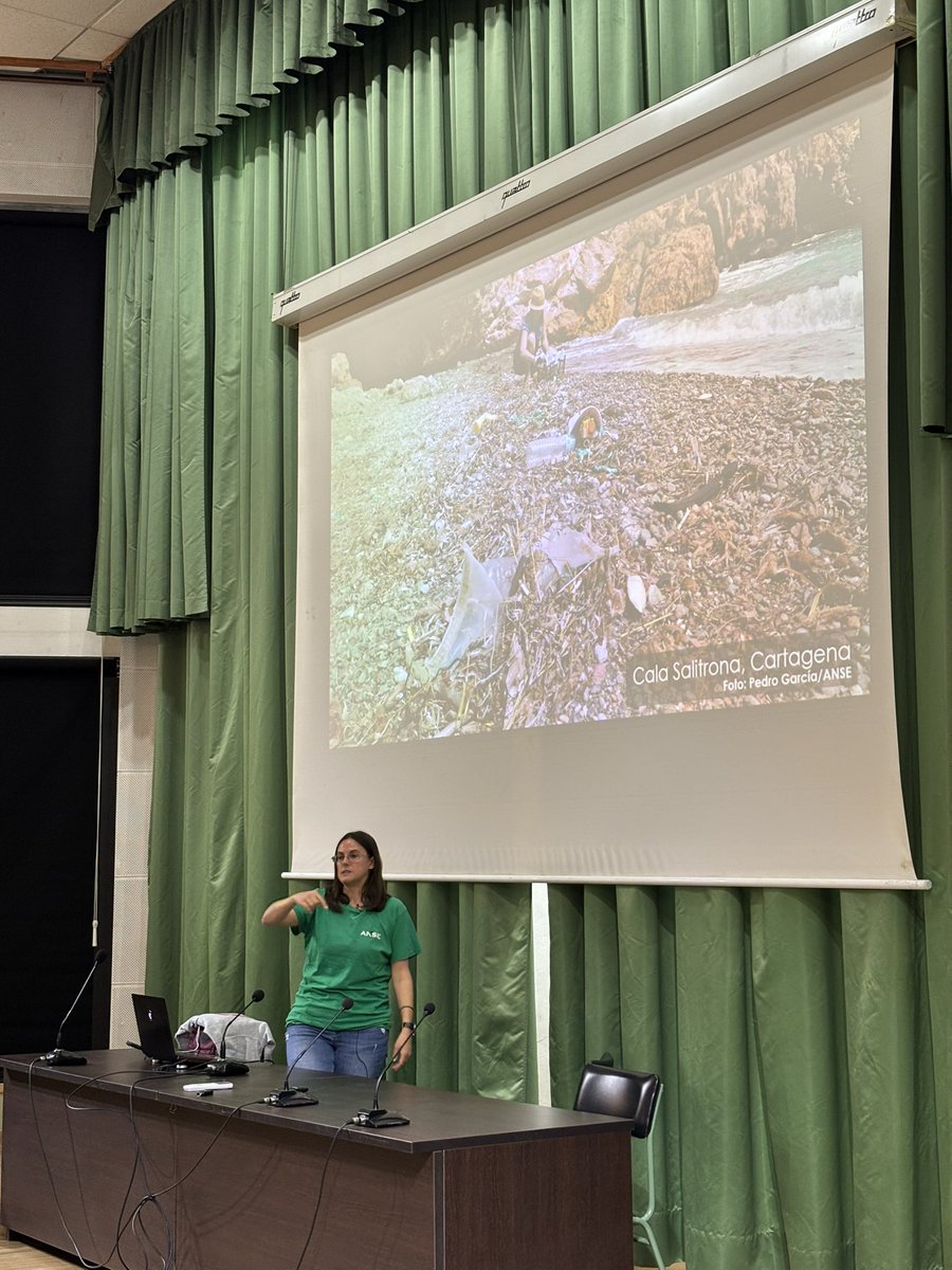 apr_ies's tweet photo. Iniciamos la Semana de la Ciencia y el Medioambiente con la charla de ANSE “Basuras marinas”. Concienciar de que cada gesto cuenta es esencial para frenar el aumento de basuraleza. https://t.co/E8xdKVByaR