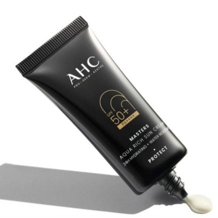 이사배 찐템 추천 기록 。。✍🏻

- 메포 UHD 파우더 (라벤더)
- 메포 퍼프/맥 퍼프
- 라곰 수분 클렌징 (젤 투 워터, 마이크로폼)
- AHC 리치 선크림

메포 파우더 흰색은 모공 가릴때만 쓰고 라벤더가 화사해짐!
+ 맥 퍼프는 따로 못 사서 메포 ㅊㅊ
라곰은 이사배가 전참시에서도 사용한 그건가봐🤭