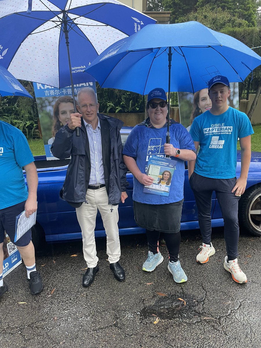 It’s a wet afternoon at Gordon pre poll but it’s good to be here with our team of committed &amp; enthusiastic Liberal volunteers