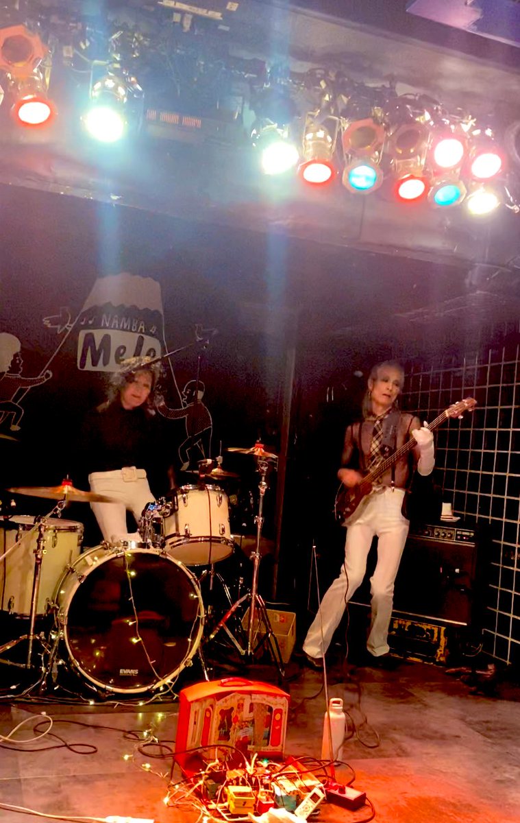 🌻大阪の皆さんありがとう。東京に戻っています。すぐ来月大阪と京都で演奏します。また来てね😉 (photo by Shiho)
🍀Thank you everyone in Osaka. We’re back in Tokyo now. We'll be performing in Osaka and Kyoto next month again. 🐭