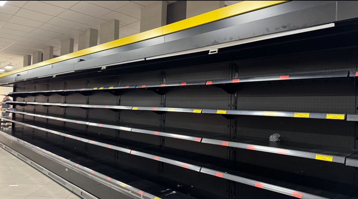 No me gustaría ser un trabajador de mercadona hoy, que la luz nos acompañe y efectivo en el bolsillo  #felizmartes #apagon #cortedeluz