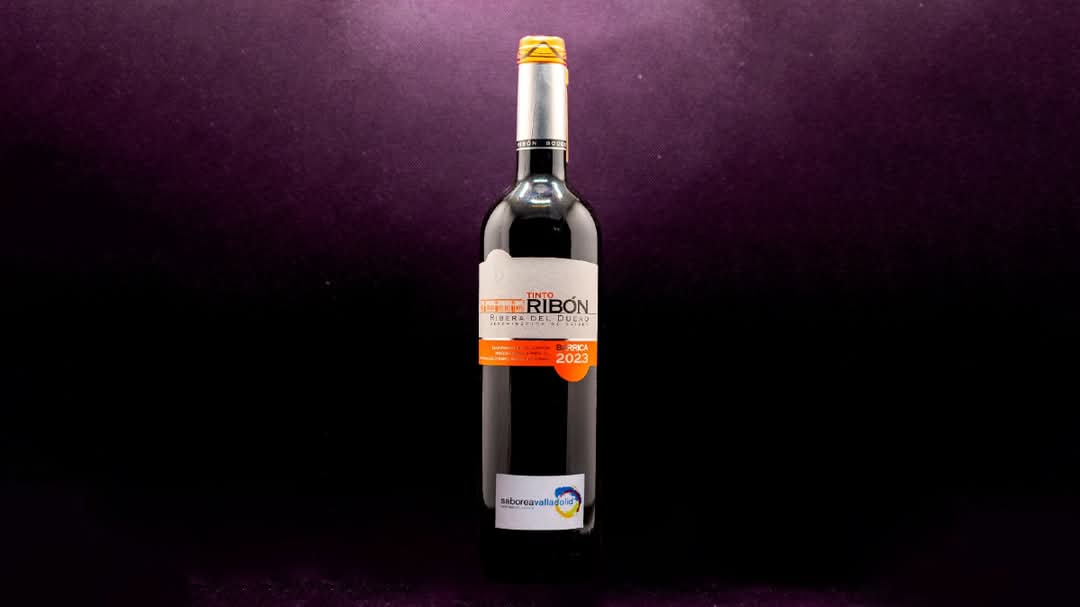 Tras la cata por personal de la D.O. Ribera del Duero y Asociación de Sumilleres de Valladolid, el vino elegido en la categoría de vino roble ha sido TINTO RIBÓN Barrica 2023 y representará a Ribera del Duero en los puntos de venta de Turismo de Valladolid
<a href="/DORibera/">Ribera Del Duero</a> <a href="/SaboreaVLL/">Saborea Valladolid</a>