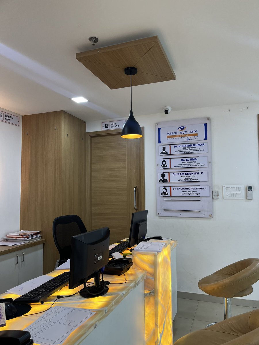 ShripadDharmad1's tweet photo. @LabourMinistry @TelanganaToday  Keeping all the basics laws aside this Vasan eye care of chandangar is harassing customers for the delays.

 My wife was holded back by Mr. Abhilash 

He says she can’t go home till the insurance approval is not received. https://t.co/GMYqdwnJw1