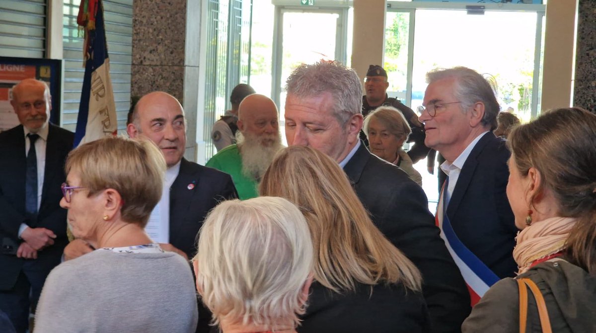 SF_DG92's tweet photo. Hier, nous rendions hommage à un jeune cheminot résistant mort en déportation à la veille de la libération des camps il y a 80 ans. 
Merci au maire de Bois-Colombes, ses adjoints, le comité du SF et celui de Colombes, les porte-drapeaux, les jeunes et amis. https://t.co/8fRv1fE52s
