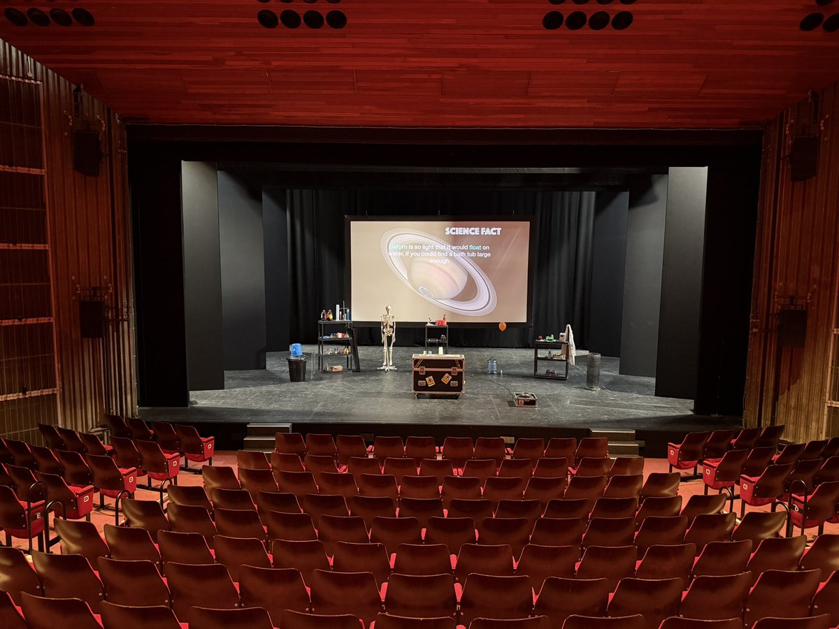 Calling #Dorking and #Surrey #parents. Want something to do with the kids at half term? Come along to my award-winning Spectacular Science Show at the Dorking Halls on 28 May at 2.30pm  🌟 Bring the whole family! dorkinghalls.co.uk/event-detail/?…