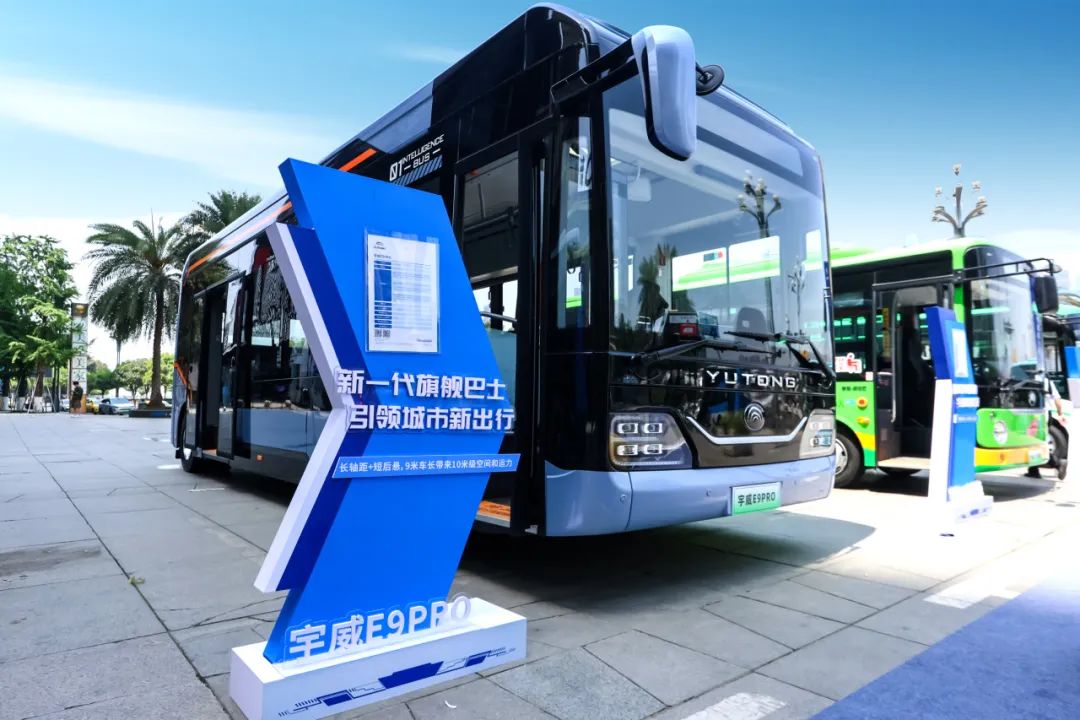 BusChina41900's tweet image. Yutong's new product: Yuwei E9PRO, the industry's first 9-meter "0" rear overhang bus.#Yutong #buses #busnews #YuweiE9PRO