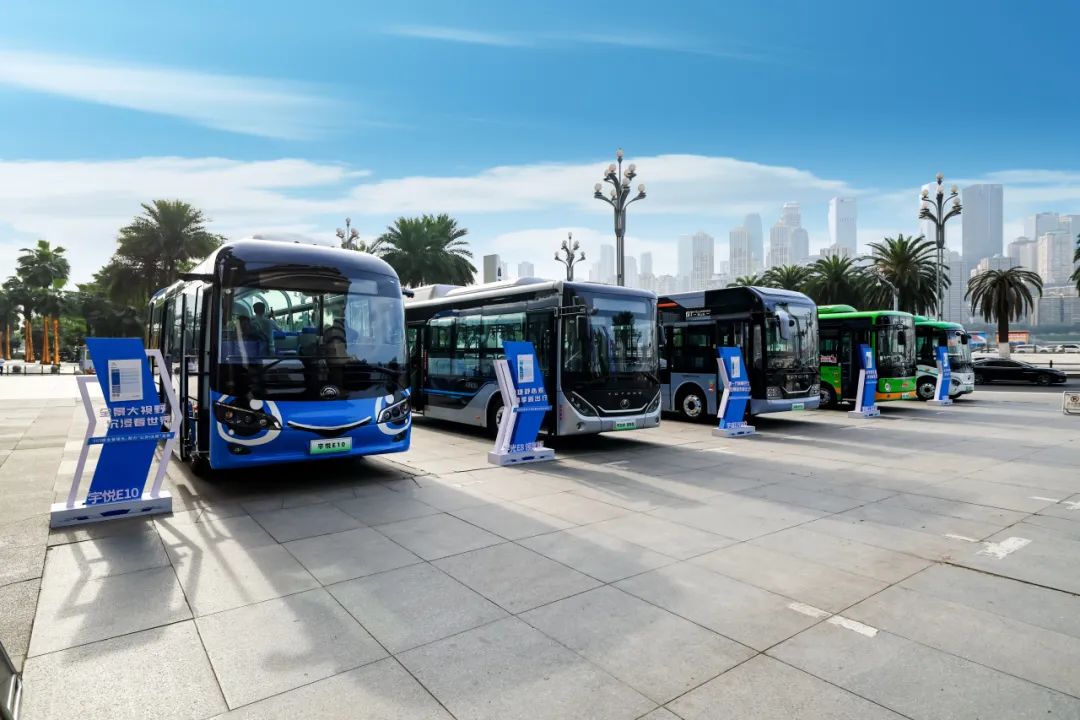 BusChina41900's tweet image. Yutong's new product: Yuwei E9PRO, the industry's first 9-meter "0" rear overhang bus.#Yutong #buses #busnews #YuweiE9PRO