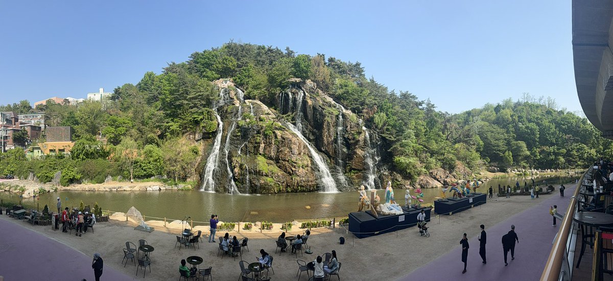 nancy_c813's tweet image. 午安！我又来韩国了
天好蓝🩵

穿梭历史，眺望城市，漫步山林。

从景福宫的古韵气息，到南山塔的城市天际线，再到瀑布森林的静谧自然。

仍不忘继续分享撸毛视频，影片剪辑中…敬请期待😚

#币見Nancy #首爾