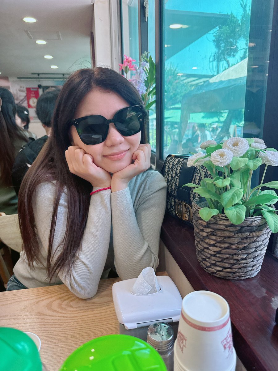 nancy_c813's tweet image. 午安！我又来韩国了
天好蓝🩵

穿梭历史，眺望城市，漫步山林。

从景福宫的古韵气息，到南山塔的城市天际线，再到瀑布森林的静谧自然。

仍不忘继续分享撸毛视频，影片剪辑中…敬请期待😚

#币見Nancy #首爾