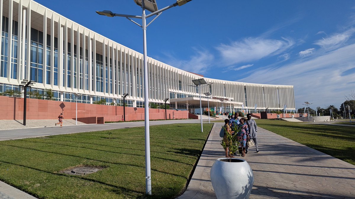 Au lancement ce matin du #DRIF25 sous le thème "Promouvoir l'Ubuntu Numérique dans les Approches Technologiques."