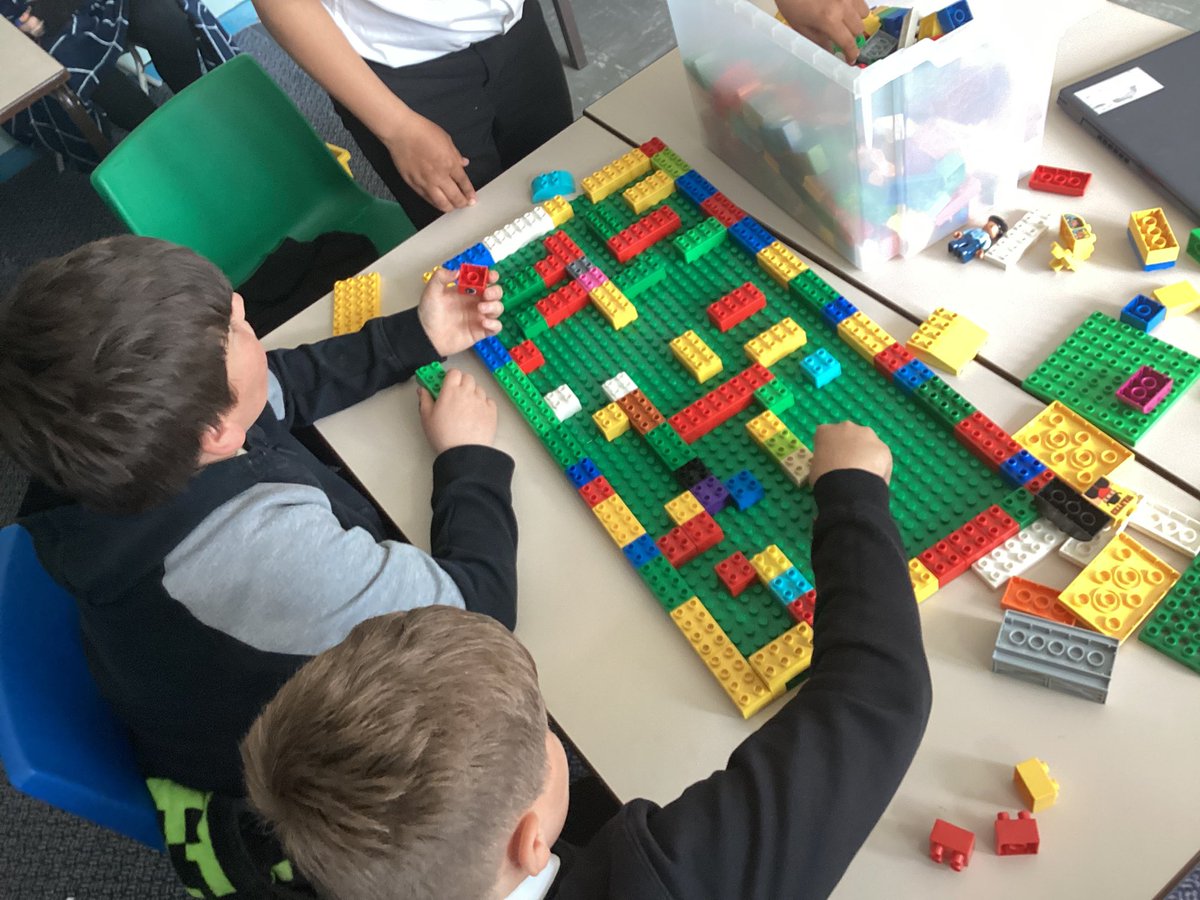 STHELENSPACE's tweet image. ✨ENRICHMENT AFTERNOONS✨
Oak class really enjoyed working together to create a marble maze using Lego 🧱👷🏼