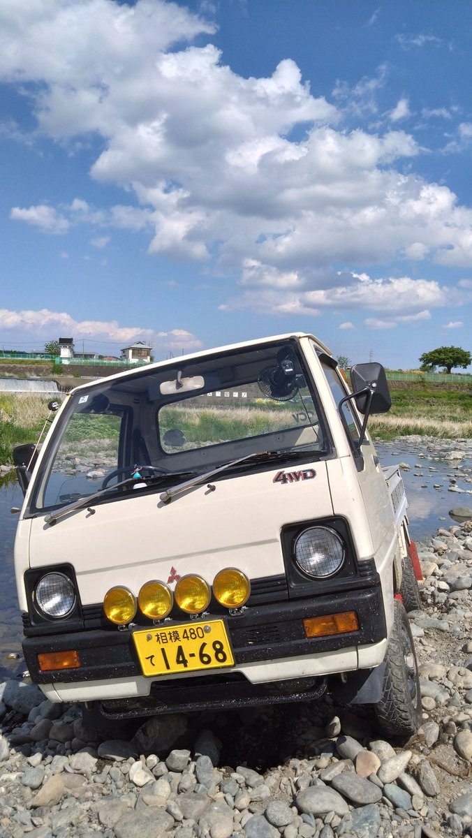 Carsme2's tweet photo. 玉ジャリでハマる…
掘っちゃうと傾きが酷くなるんで人力で石をどかして脱出。。。
この辺まで入ってくるのはクロカン4駆ばかりだから恥ずかしい…
# 三菱
#ミニキャブ
#MINICAB
#U15T
#軽トラ https://t.co/a5bZJFAjmQ