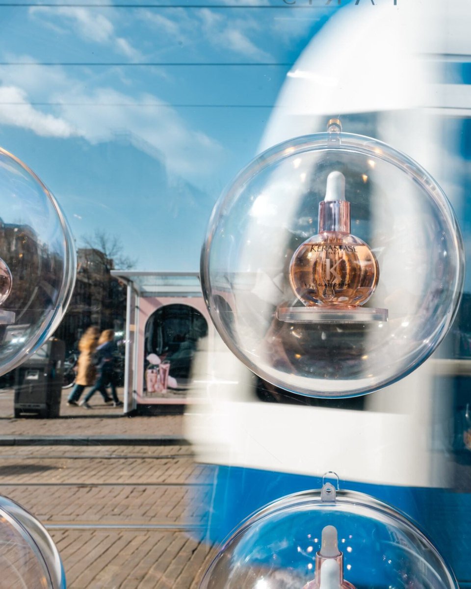 JCDecaux Global (@jcdecauxglobal) on Twitter photo ✨ Amsterdam's Leidsestraat got a major creative boost thanks to <a href="/JCDecauxNL/">JCDecaux NL</a> and Kérastase!
Picture this: a perfect pink & white selfie spot AND a mesmerizing bubble display showcasing Kérastase!😍
Big shoutout to <a href="/OMD_Nederland/">OMD Nederland</a> and O2H Creative Solutions!
#Kérastase ✨ Amsterdam's Leidsestraat got a major creative boost thanks to <a href="/JCDecauxNL/">JCDecaux NL</a> and Kérastase!
Picture this: a perfect pink & white selfie spot AND a mesmerizing bubble display showcasing Kérastase!😍
Big shoutout to <a href="/OMD_Nederland/">OMD Nederland</a> and O2H Creative Solutions!
#Kérastase