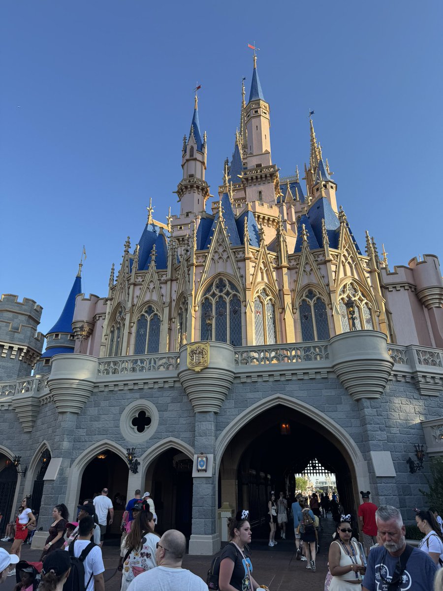 I’ve been away on holiday with my family. Can you guess where? 😂

#MickeyMouse