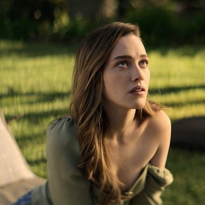TheCinesthetic's tweet photo. Victoria Pedretti as Love Quinn in You https://t.co/lz0AZFivYp