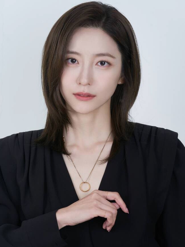 hallyuforums's tweet image. #ParkJiHyun reportedly to lead webtoon based drama #LetsGoToWorkTomorrow along with #SeoInGuk!!

#HallyuForums #Hallyu #Kdrama