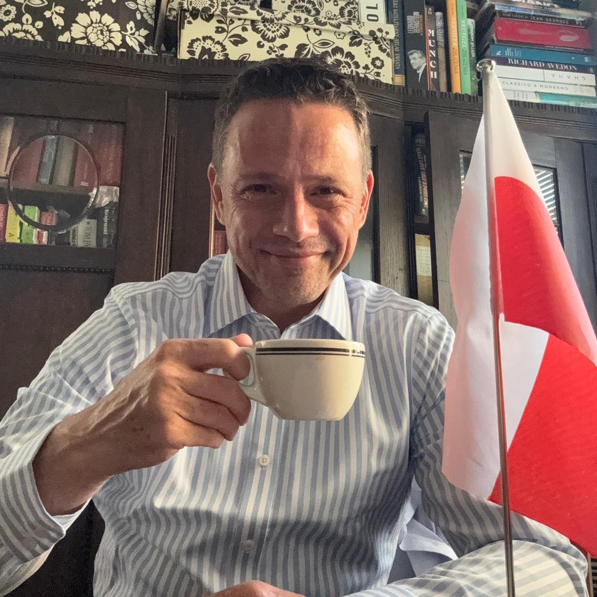 Debata wygrana przez Rafała
Flaga zabrana a nie porzucona 
Tak to robią patrioci 
#Trzaskowski2025 
#WygraCałaPolska