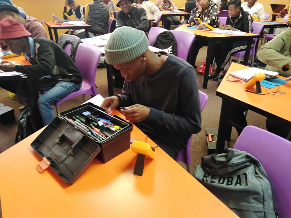 NYDARSA's tweet photo. The partnership between HCLS ICT Academy, Innovation Hub and NYDA is building digital skills and unlocking new opportunities for youth.
#BossoKeMang #YouthInTech #CellPhoneRepair #DigitalSkills #NYDA #InnovationHub #HCLS #SkillsThatMatter #PartnershipsMatter #chooseday #tuesdaymotivations #SouthAfrica #SouthAfricans