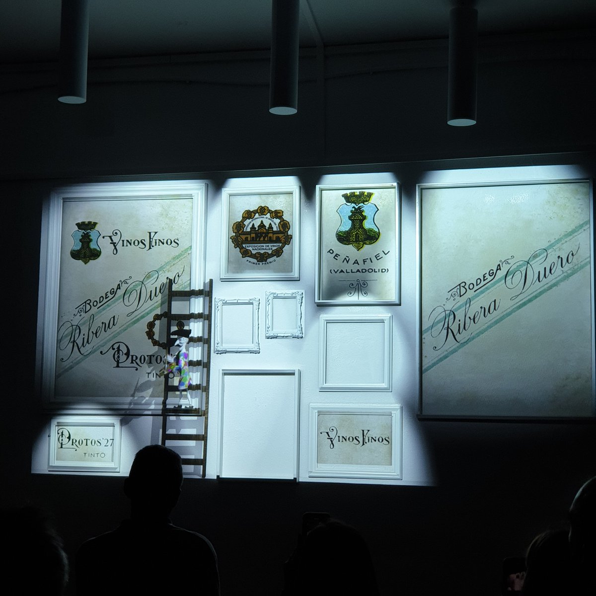 Bodegas_Protos's tweet image. Comenzamos el martes con imágenes de nuestra sala de #videomapping 360º 👀 ¡Muy buenos días y #FelizMartes!