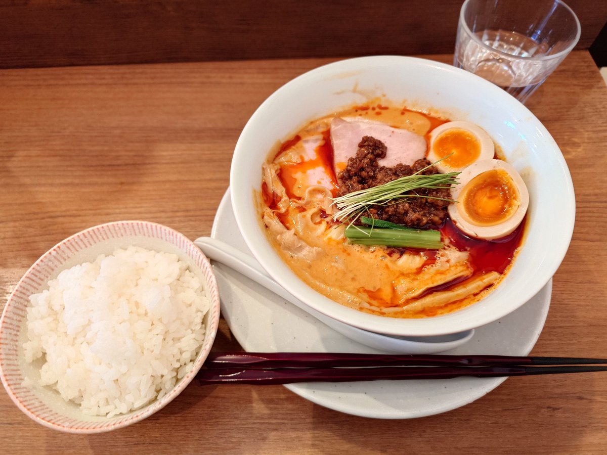 7_sanzu's tweet photo. #らぁ麺あおば
４月の火曜限定
坦々麺特製（辛め）
白飯
香りのラー油と辛味のラー油の二種類のラー油が良い！
スープも濃厚で旨味たっぷり！
〆は白飯ドボン♪

ごちそうさまでした～ https://t.co/vbWqhIiVeB