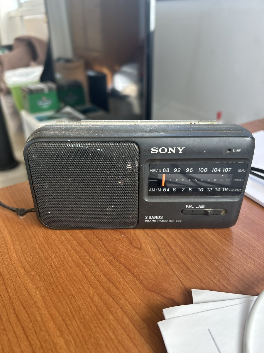 Gracies al vell transistor. <a href="/elmonarac1/">El món a RAC1</a> vam estar informats al punt