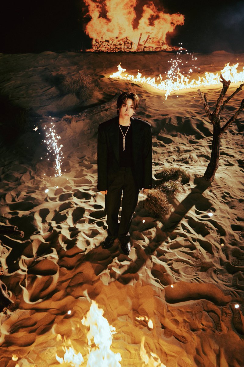 BAEKHYUN of EXO releases the first concept photos for his 5th mini album ‘Essence of Reverie.’