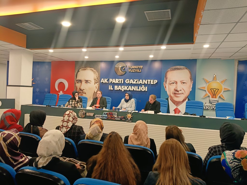 akkadinantep's tweet photo. Haftalık Olağan İl Yönetim Kurulu toplantımızı İl Kadın Kolları Başkanımız Sn @avdilanensari'in  başkanlığında  gerçekleştirdik.

İstişare ve değerlendirme toplantımız hayırlara vesile olsun. 

@tugbaisikercan
@fmfedaioglu
@tulaykaynarca
@AKKADINGM
@AKPartiG_Antep https://t.co/bmEoKLTzVv