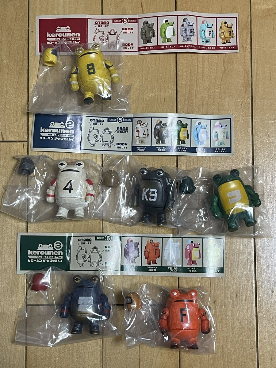mps_rikuo's tweet photo. ケローネンと言うカプセルトイを見つけ
第一弾〜三弾まで並んでたので各2回わましてみた
つもりだったけど帰ってよく見たら2回ずつじゃなかった

おたまじゃくしが操縦する
重機のような雰囲気のカエルロボ
良い感じでツボでございます🐸

#ケローネン
#カプセル���イ 
#ベネリック https://t.co/zIcBaUpE9o