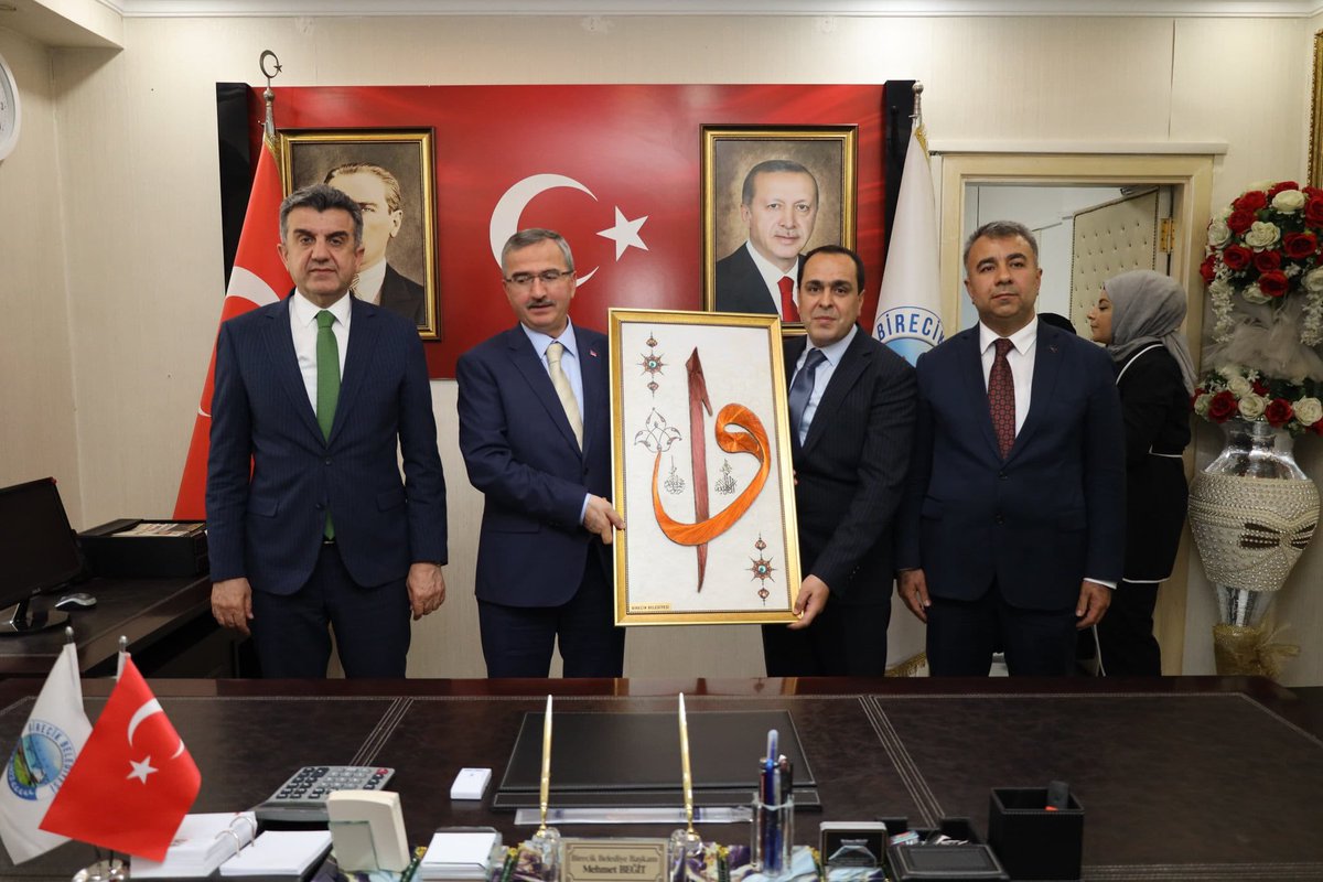 Mehmet İlhami GÜNBEGİ (@milhamigunbegi) on Twitter photo AK Parti Belediyeciliği, Hizmet ve Eser Belediyeciliğidir.
📍Birecik Belediyesi
AK Parti Genel Merkez Yerel Yönetimler Başkan Yardımcımız Sayın <a href="/UcarBilal20/">Bilal Uçar</a> ve il-ilçe teşkilatımızla birlikte Birecik Belediye Başkanımız <a href="/mehmetbegit/">Mehmet BEGİT</a>'i ziyaret ettik. İlçemizde belediyemizin AK Parti Belediyeciliği, Hizmet ve Eser Belediyeciliğidir.
📍Birecik Belediyesi
AK Parti Genel Merkez Yerel Yönetimler Başkan Yardımcımız Sayın <a href="/UcarBilal20/">Bilal Uçar</a> ve il-ilçe teşkilatımızla birlikte Birecik Belediye Başkanımız <a href="/mehmetbegit/">Mehmet BEGİT</a>'i ziyaret ettik. İlçemizde belediyemizin