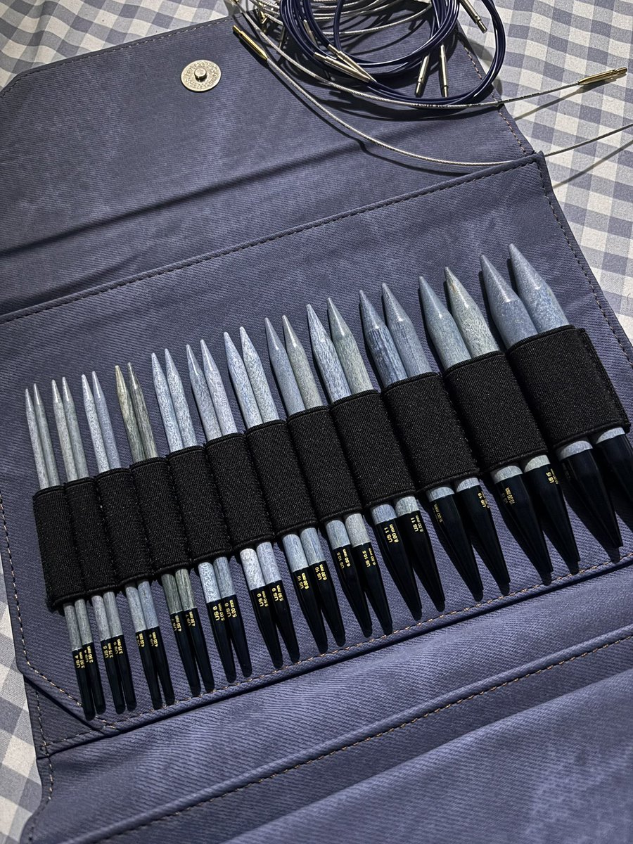 영롱🩵💙
랜턴문 캐이블도 같이 구매했당