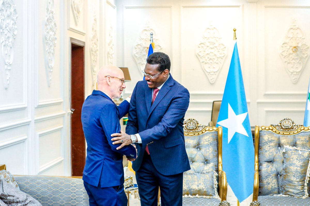 Madaxweyne <a href="/MrQoorqoor/">Ahmed Abdi Karie</a> ayaa qaabilay
madaxa xafiiska QM ee Soomaaliya James Swan iyo wafdi uu hoggaaminayo

Waxaa looga hadlay xaaladda guud ee dalka 🇸🇴 shirarka la filayo iney dhacaan, amniga iyo la dagaalanka Khawqarijta, howlaha ay hay’adaha QM ka wadaan Galmudug.